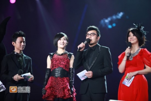 湖南衛(wèi)視主持謝娜李湘明爭(zhēng)暗斗