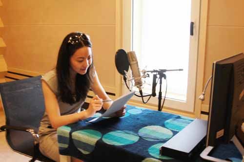 原雨在進行配音