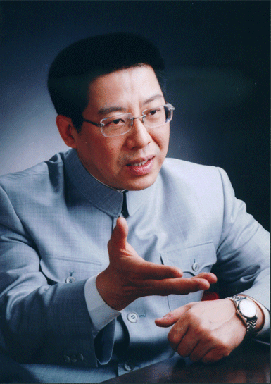 穿著中山裝的李揚(yáng)