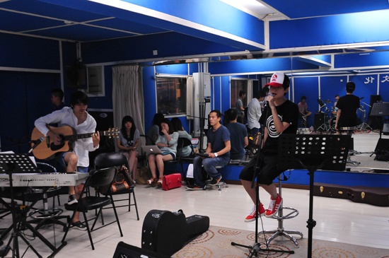 正在緊張排練的李宇春