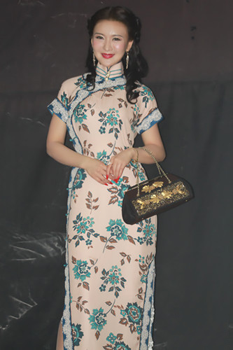 鄭亦桐在大上海的定妝照