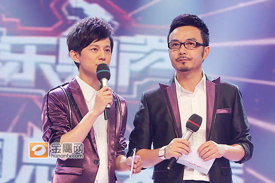 何炅和汪涵在主持節(jié)目