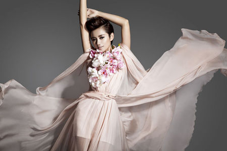 浙江衛(wèi)視主持伊一