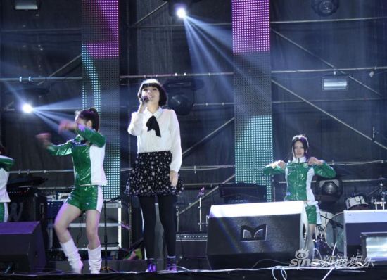 周子琰獻(xiàn)唱