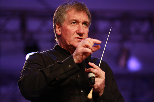 配樂大師喬治-芬頓親自執(zhí)棒